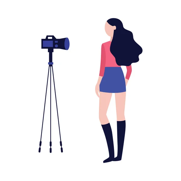 Chica joven grabación de vídeo con cámara en estilo plano . — Archivo Imágenes Vectoriales
