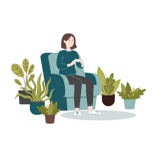 화분에 심은 집 식물로 둘러싸인 차 또는 커피를 마시는 의자에 앉아있는 만화 여성 — 스톡 벡터