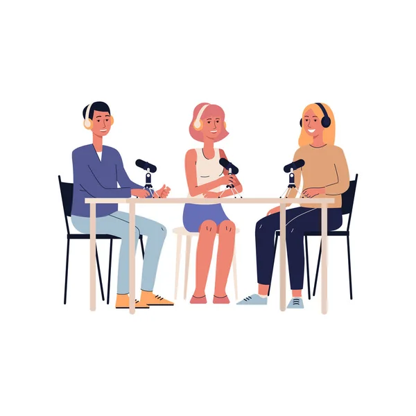Cartoon mensen opnemen van een podcast of radio show - gelukkige jonge man en vrouw — Stockvector