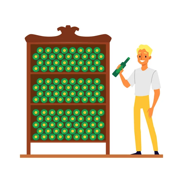 Ung kaukasisk man blond står vid vinhyllorna i källaren för lagring av flaskor vin. — Stock vektor