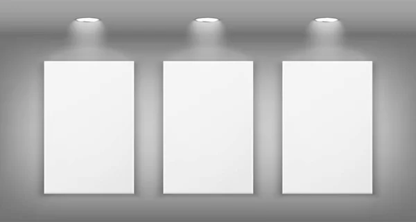 Illustration réaliste du mur de la galerie avec éclairage et trois cadres vides. — Image vectorielle
