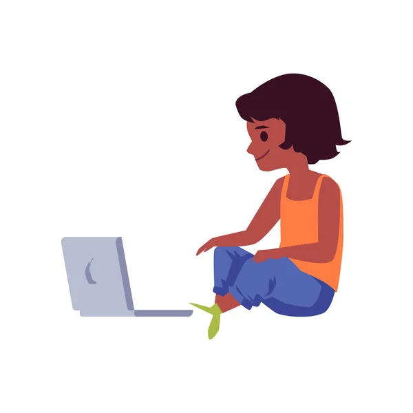 Criança sentada de pernas cruzadas com laptop, ilustração vetorial plana isolada. — Vetor de Stock