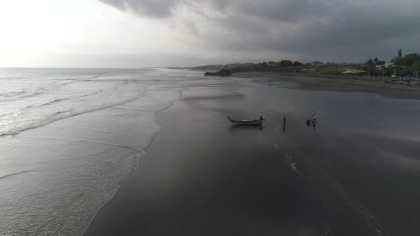 インドネシアのビーチでカヌー — ストック動画