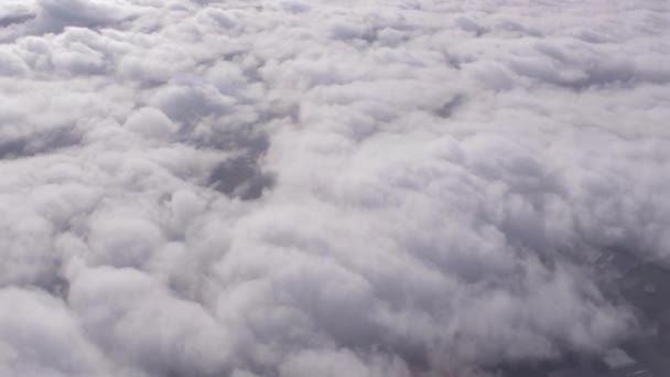 Πυροβολήθηκε Έξω Από Ένα Παράθυρο Του Αεροπλάνου Από Πυκνό Σύννεφο — Αρχείο Βίντεο