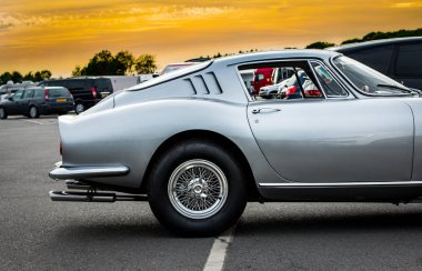 Eski bir Ferrari 275 Gtb.