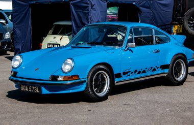 Klasik mavi Porsche 911 2.7 Rs spor otomobil.