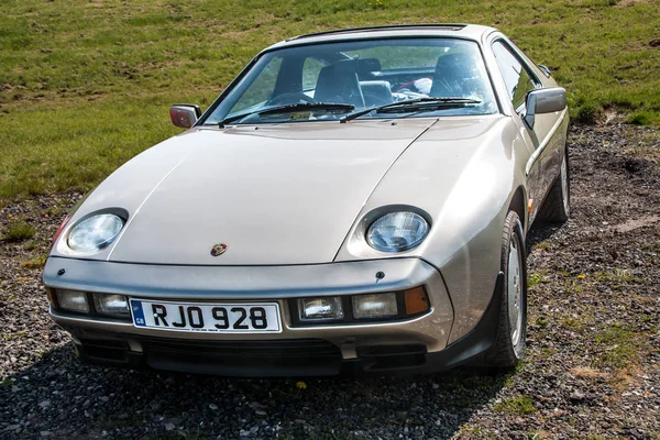 Argento Retrò Porsche 928 Auto Sportive — Foto Stock