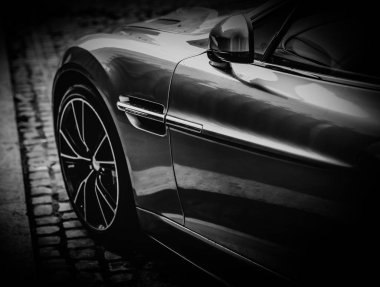 Modern lüks Aston Martin Vanquish spor araba yan ızgara.