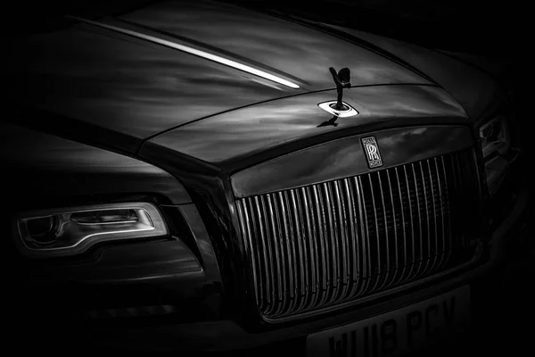Передній Частині Сучасний Розкішний Автомобіль Rolls Royce Wraith — стокове фото