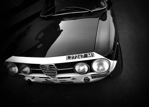 Fényszóró Egy Alfa Romeo Klasszikus Sportkocsi — Stock Fotó