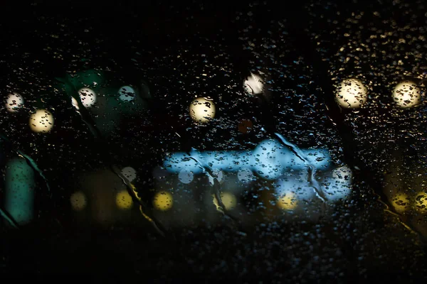 Regentropfen Auf Dem Fenster Und Bokeh Verschwimmen Hintergrund Abstrakt — Stockfoto