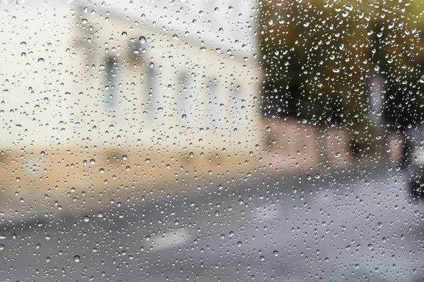 Krople Deszczu Oknie Samochodu Mieście Jesienią — Zdjęcie stockowe