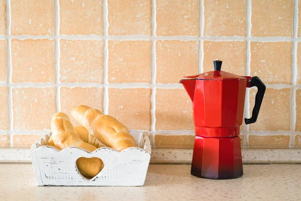 Pão Fresco Cafeteira Mesa — Fotografia de Stock