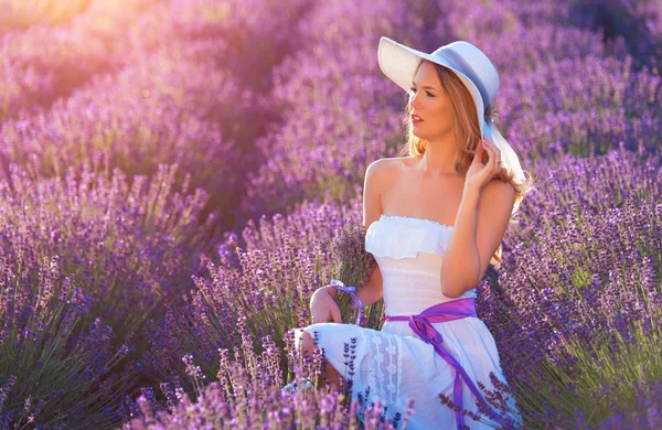 Young Woman White Dress Lavender Field — Stock Photo, Image