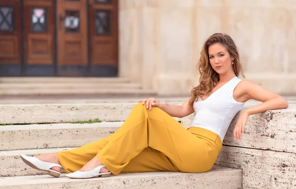 Cute Woman Sitting Stairs Pose Camera — Stock Photo, Image