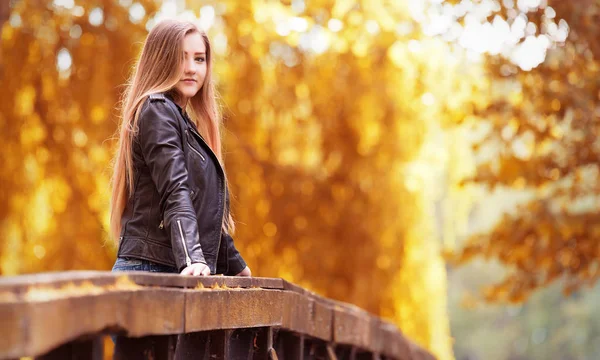 Beautiful Young Woman Nature Autumn Day — Stock Photo, Image