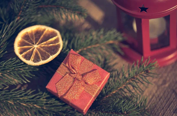Winter Kerstmis Samenstelling Met Gave Pine Tak — Stockfoto