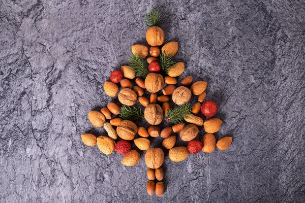 Frutta Secca Forma Albero Natale Uno Sfondo Strutturato — Foto Stock
