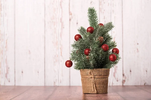 Árbol Navidad Sobre Fondo Madera —  Fotos de Stock