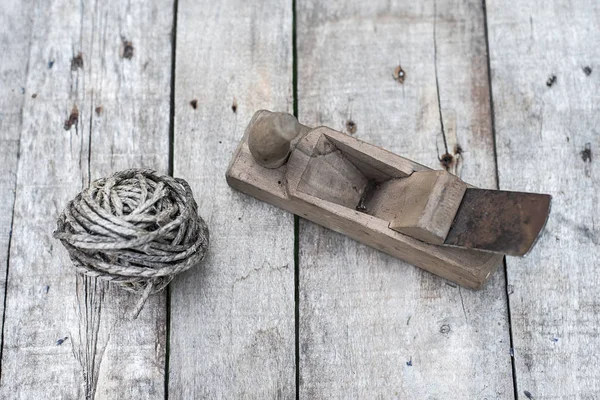 Ancien planificateur en bois sur une table en bois — Photo