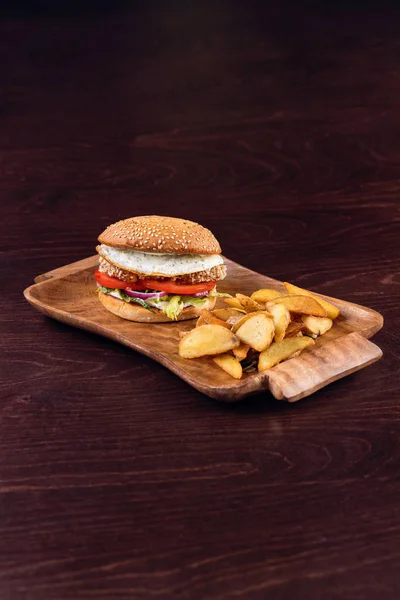 Burger with chicken breast with potato wedges