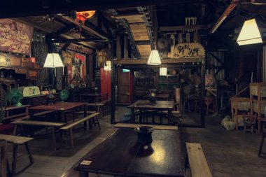 Tüm eski ve antika antik ile şaşırtıcı dekorasyon dekorasyon Jiufen, Taipei, Tayvan adlı restoranda olarak