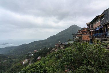 sahne tepe üzerinde binalar peyzaj ve uzak liman Jiufen(Jioufen), Tayvan, Asya