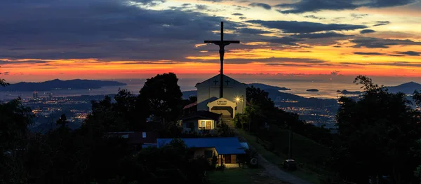 美丽的日落与耶稣十字架 — 图库照片