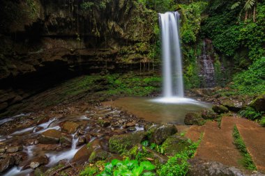 Derin orman şelale Crocker aralığı nalan Tambunan, Sabah, Malezya