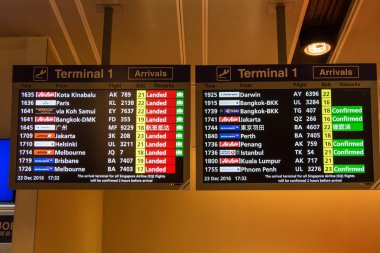 Singapur, 27 Aralık 2016: Büyük ve tam ayrıntılarını Changi Uluslararası Havalimanı terminal, Singapur Uluslararası uçuşlar bilgi yönetim kurulu