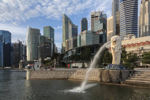 Singapore Dec 2016 Merlion Standbeeld Fontein Merlion Park Singapore Skyline — Stockfoto