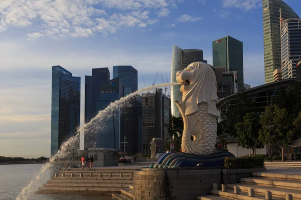 Singapore Dec 2016 Merlion Standbeeld Fontein Merlion Park Singapore Skyline — Stockfoto