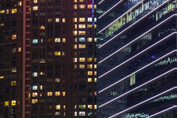 シンガポール シンガポールの金融地区 シンガポールの街並のビジネス建物の夜のシーンの極端なズーム — ストック写真