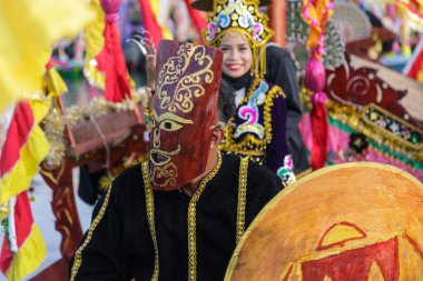 Semporna Sabah, Malezya-Nisan, 2017 yaklaşık: kimliği belirsiz kişi Semporna geleneksel kostüm Festivali Regata Lepa Lepa Semporna, Sabah, Borneo sırasında