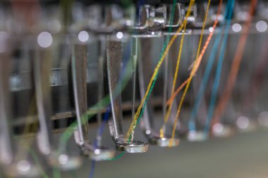 Kumaş Üreticilerinde Tekstil Endüstrisinde Nakış Makinesi İğnesi, Nakış İğnesi, İplikli İğne (seçici odaklanma ve yumuşak odaklanma)