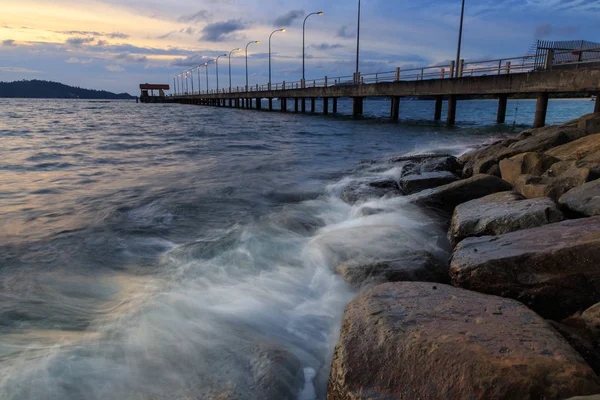 Incredibile Bella Natura Del Tramonto Sul Mare Con Cielo Crepuscolare — Foto Stock