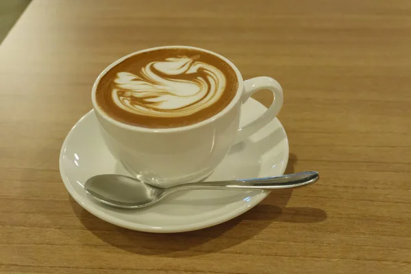 Cappuccino Latte Koffie Kunst Cup Met Hart Vormige Oppervlak Bovenaan — Stockfoto