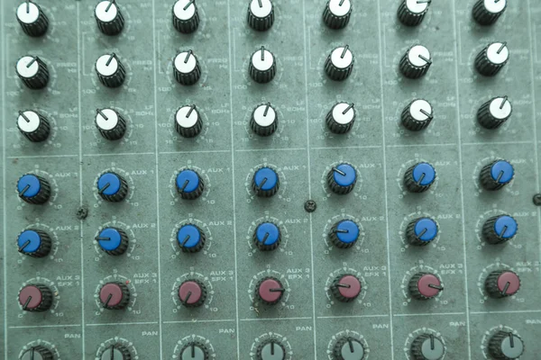Sound Mixer Met Selectieve Aandacht Knoppen Apparatuur Audio Opnamestudio — Stockfoto