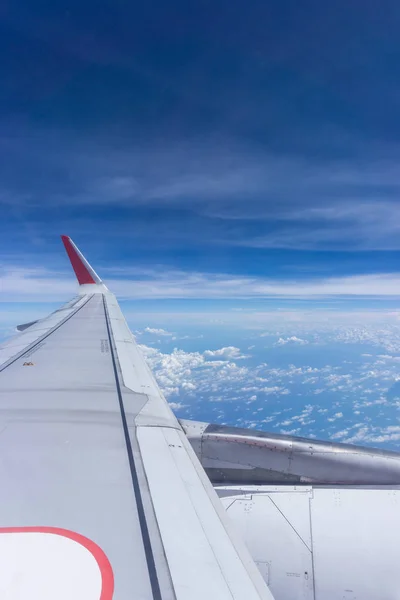 Hermosa Vista Del Paisaje Desde Avión Ventanas Con Cielo Azul — Foto de Stock