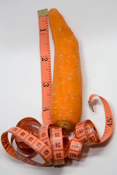Size Matters Concept Zanahoria Con Cinta Métrica — Foto de Stock