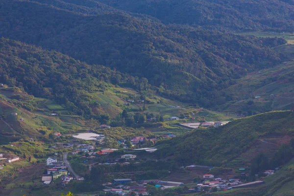 Hermosa Naturaleza Paisaje Rural Casa Rural Local Con Bosque Verde —  Fotos de Stock