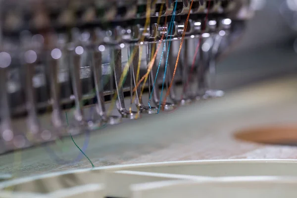 Βελόνα Μηχανής Κεντήματος Στην Κλωστοϋφαντουργία Στους Κατασκευαστές Ενδυμάτων Βελόνα Κεντήματος — Φωτογραφία Αρχείου
