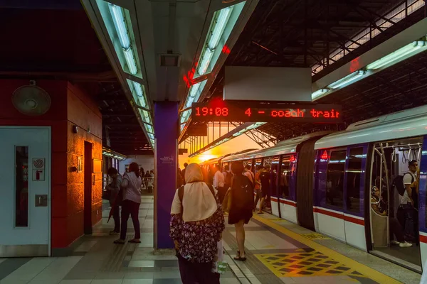 Kuala Lumpur Malaysia Circa Maggio 2017 Stazione Ferroviaria Moderna Pendolari — Foto Stock