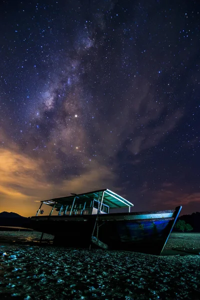 Incredibile Bello Del Cielo Notturno Lattea Galassia Con Abbandonare Barca — Foto Stock