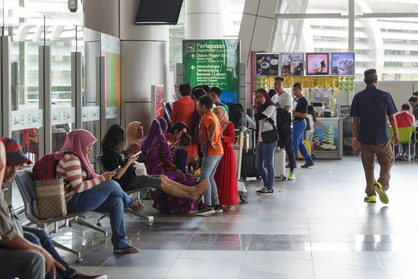 Kota Kinabalu Sabah Malaysia März 2018 Unbekannte Reisende Stehen Schlange — Stockfoto