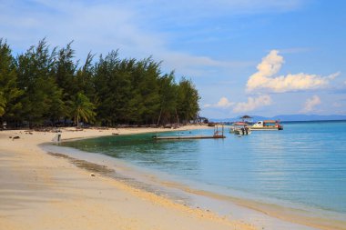 Mantanani Adası, Sabah, Malezya-CIRCA SEPTEMBER, 2017: Mantanai Adası 'nın güzel manzarası, Sabah, Borneo. Mantanai Adası Sabah 'ın en ünlü turist ve dalış adasıdır..