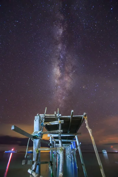 Piękna Droga Mleczna Galaxy Star Bridge Drewnianym Pomostem Wyspie Mantanani — Zdjęcie stockowe