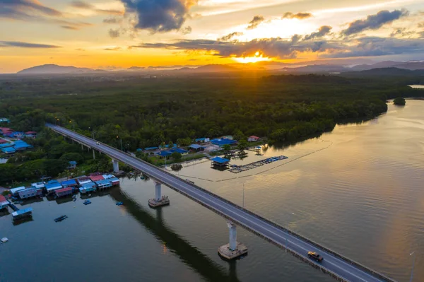 Imagen Aérea Del Río Mengkabong Durante Amanecer Del Crepúsculo Tuaran —  Fotos de Stock