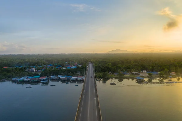 Imagen Aérea Del Río Mengkabong Durante Amanecer Del Crepúsculo Tuaran —  Fotos de Stock