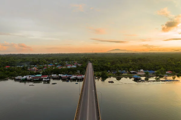 Imagen Aérea Del Río Mengkabong Durante Amanecer Del Crepúsculo Tuaran —  Fotos de Stock